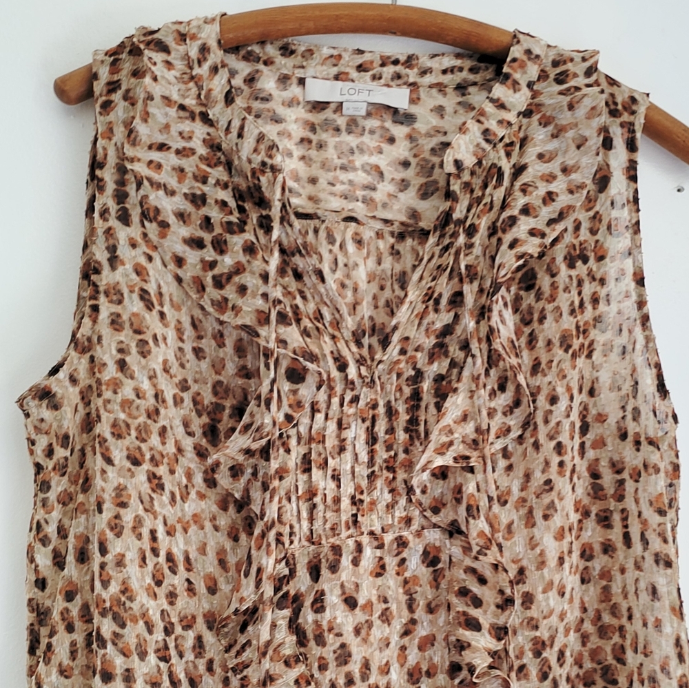 🧞‍♀️ Loft animal sheer print blouse.  Size Med.